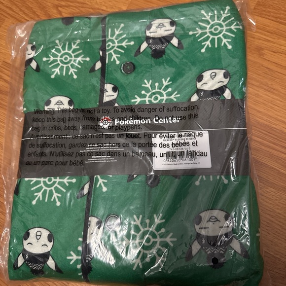 Pikachu Snowflakes Flannel Button-Up Pajama Set - Women’s Size S/P NWT - Picture 2 of 4